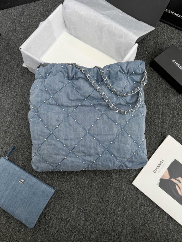 CHANEL 22 Medium Handbag Denim