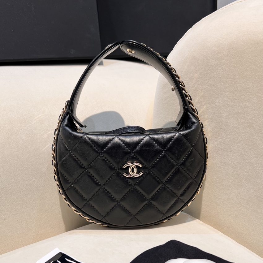 CHANEL 23c Pouch