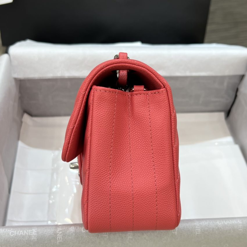 CHANEL Classic Flap V 20cm Red