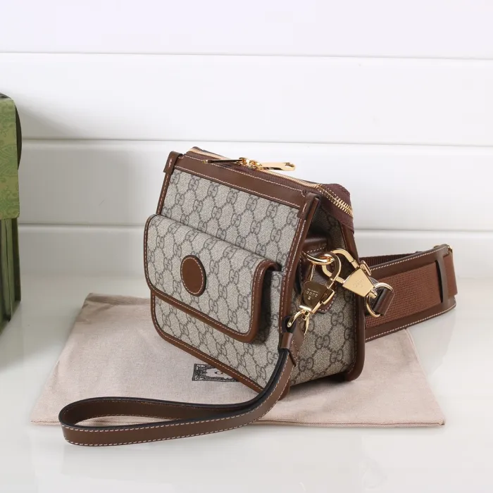 GUCCI MESSENGER BAG WITH INTERLOCKING