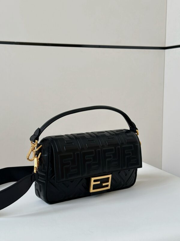 Replica Fendi Baguette Black