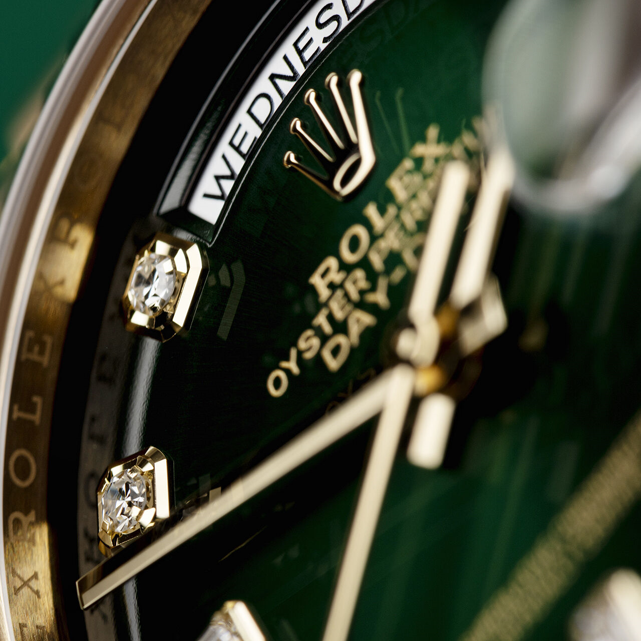 Rolex Day-Date 40mm Green Ombre Diamond Dial Yellow Gold President Automatic Men&rsquo;s Watch 128238