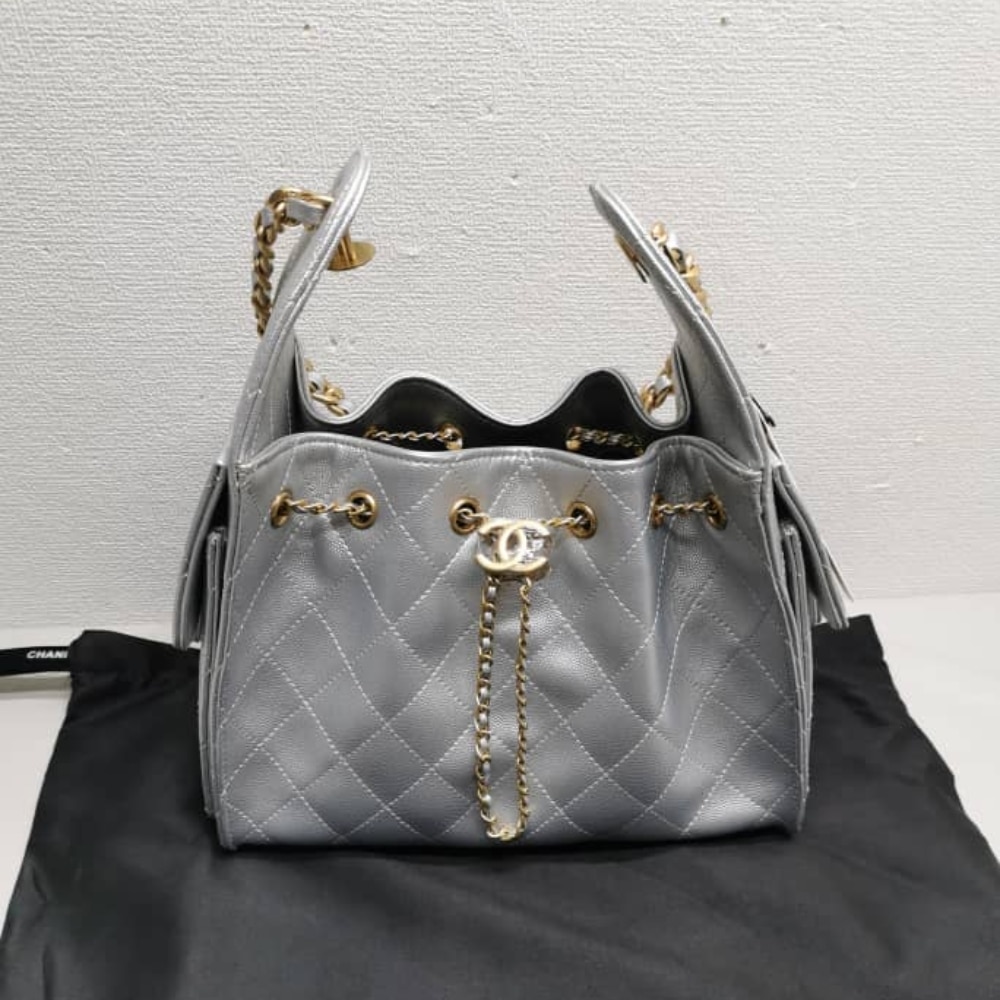 Chanel 25 Small Handbag Metallic Grained And Gold Tone Metal Silver 26cm AS5293 B20405 NZV67