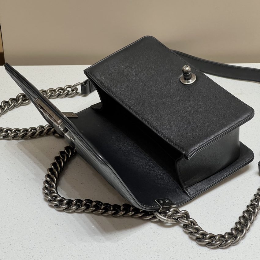 CHANEL Le Boy V Black – Silver