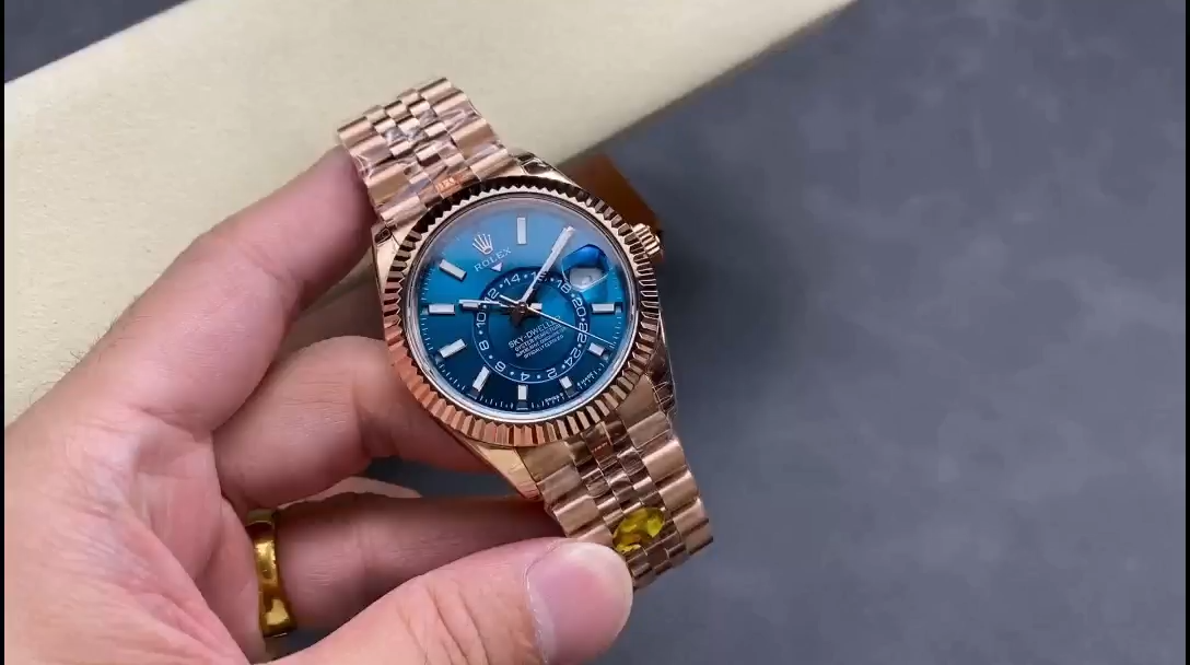 Rolex Sky Dweller 42 Everose Gold Blue Green Dial m336935 0005 Men's Watch