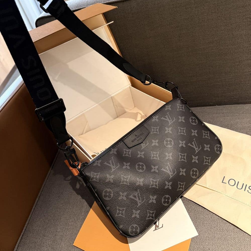 Louis Vuitton Pochette Accessoire Bag Black 24Cm