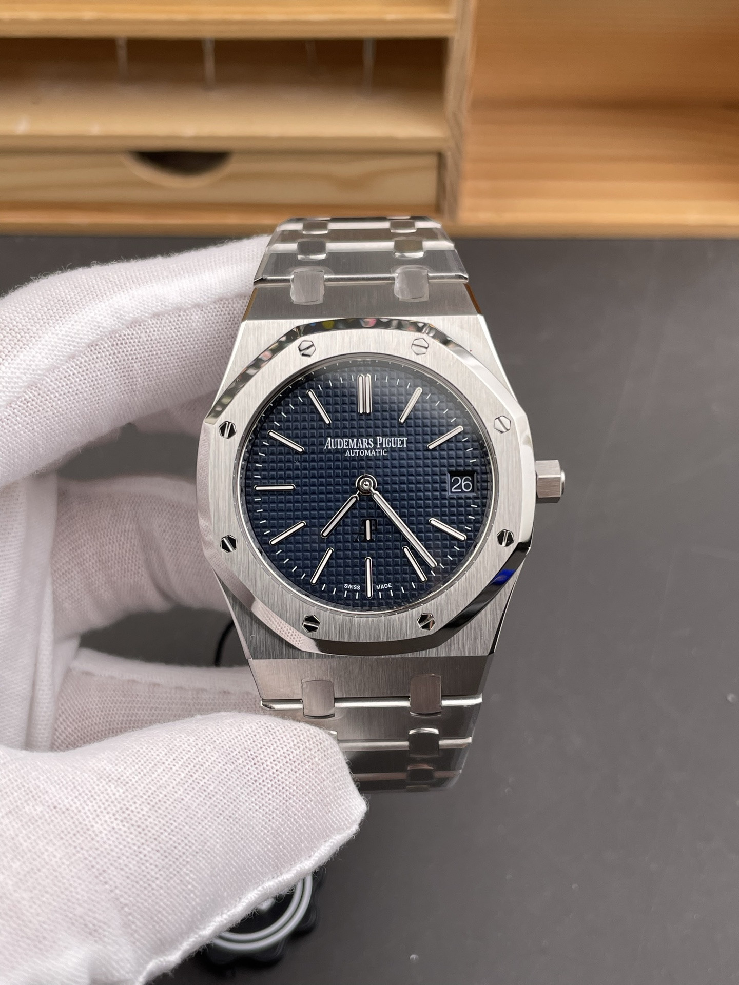 Royal Oak 16202 Blue Grained Dial