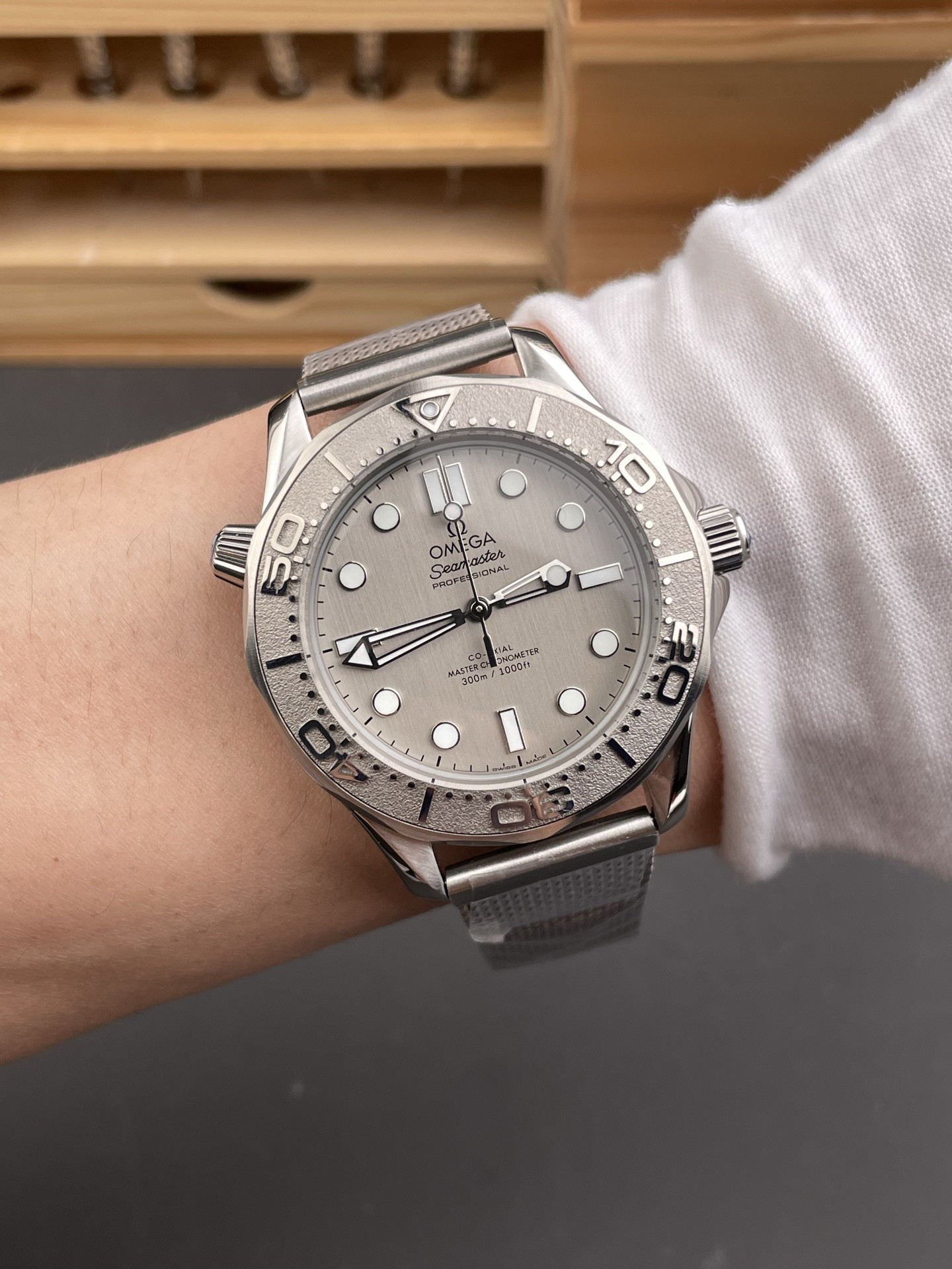 007 Special Edition Grey Seamaster 300