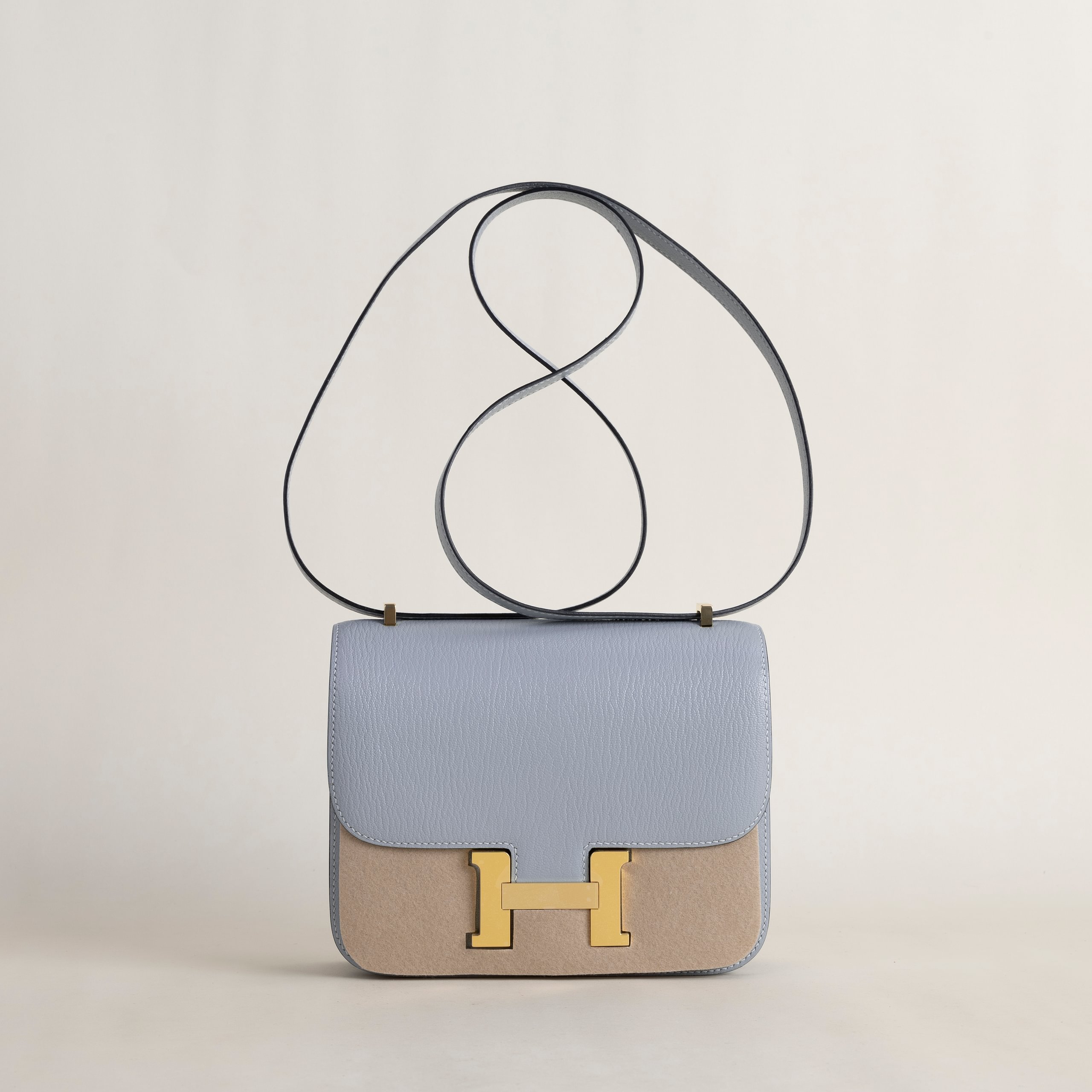 Constance 18 Chevre Bleu pale  GHW