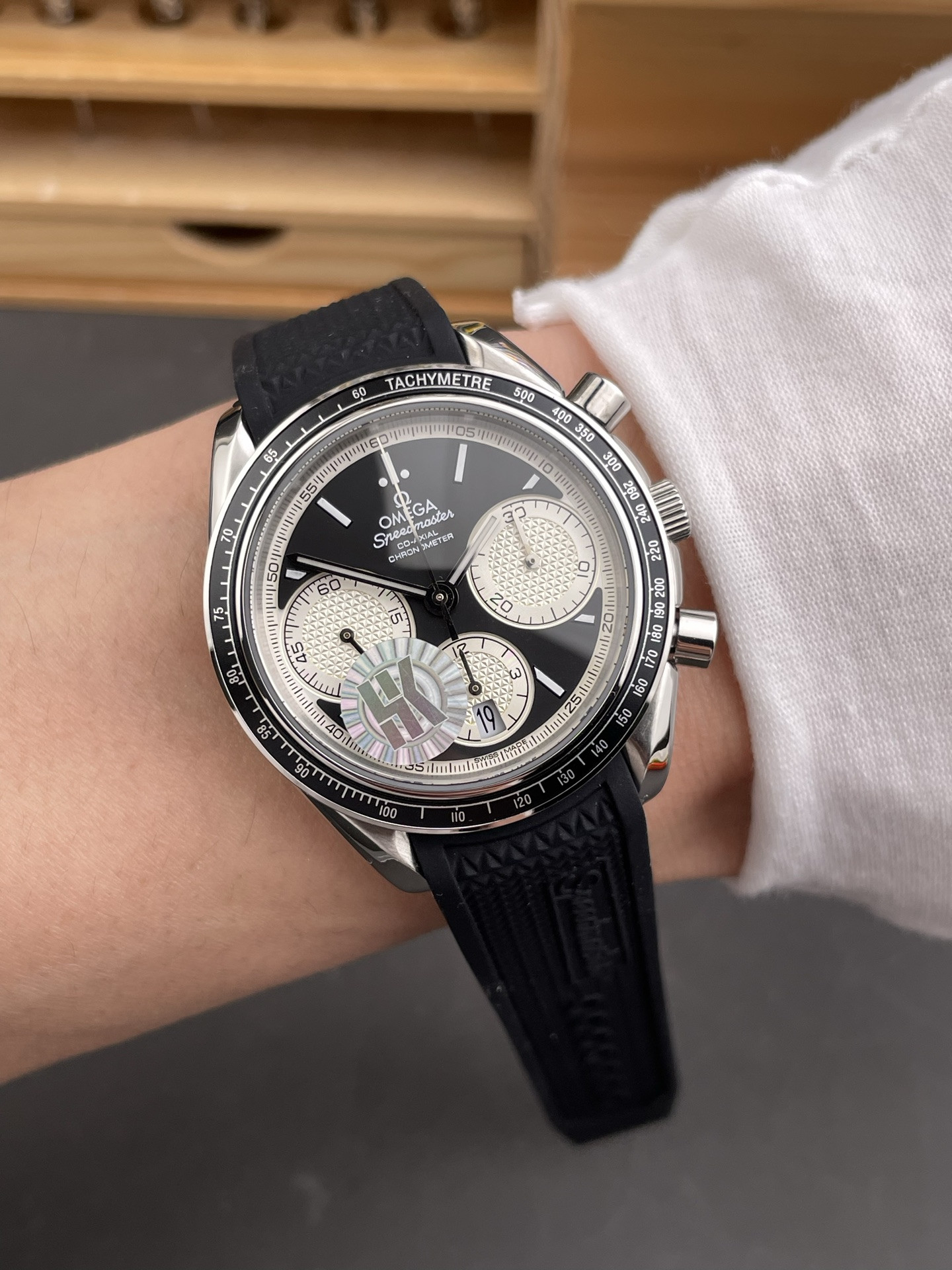 Speedmaster Racing Series, Black Dial