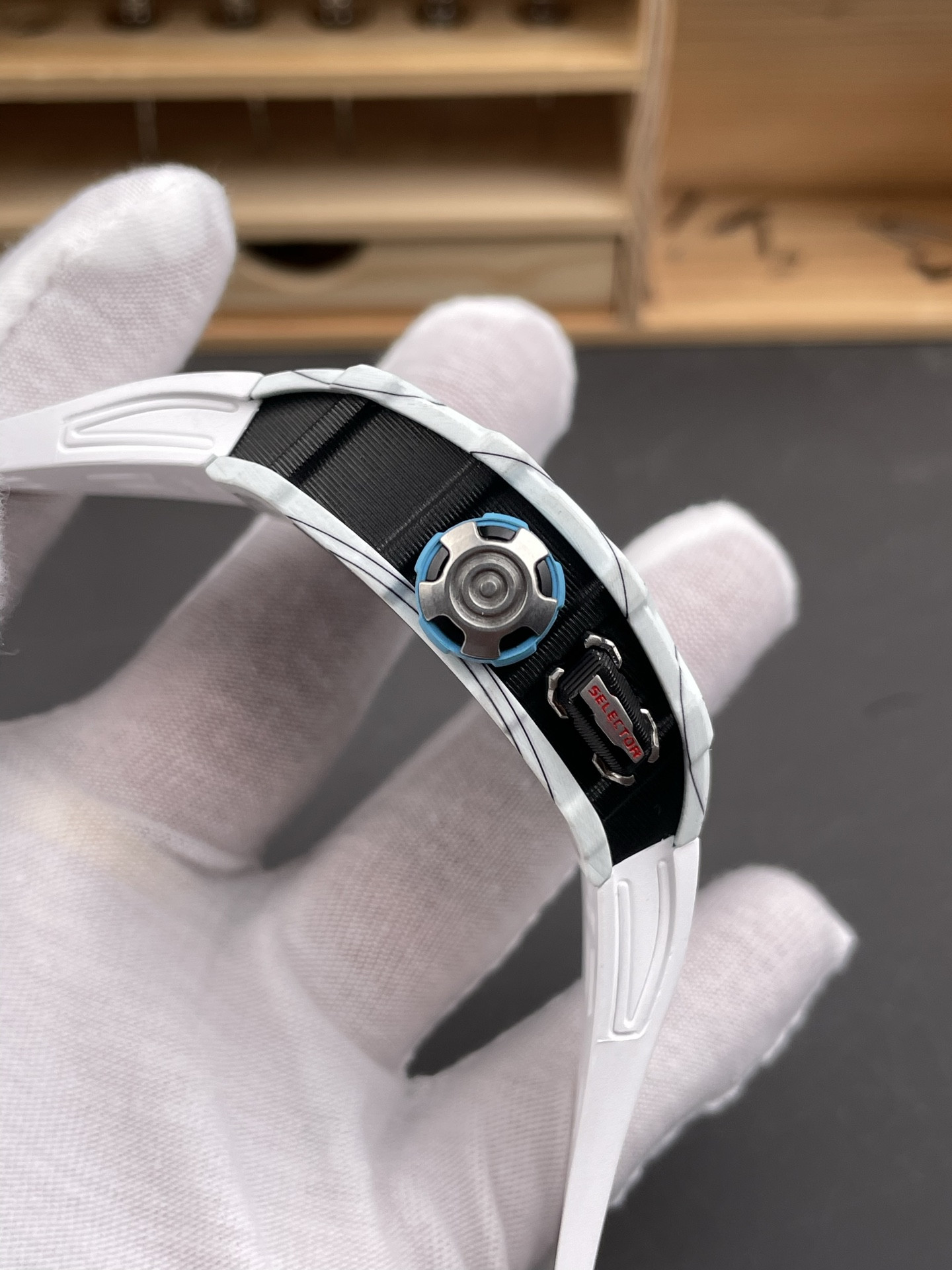 RM35-03 Carbon Fiber White