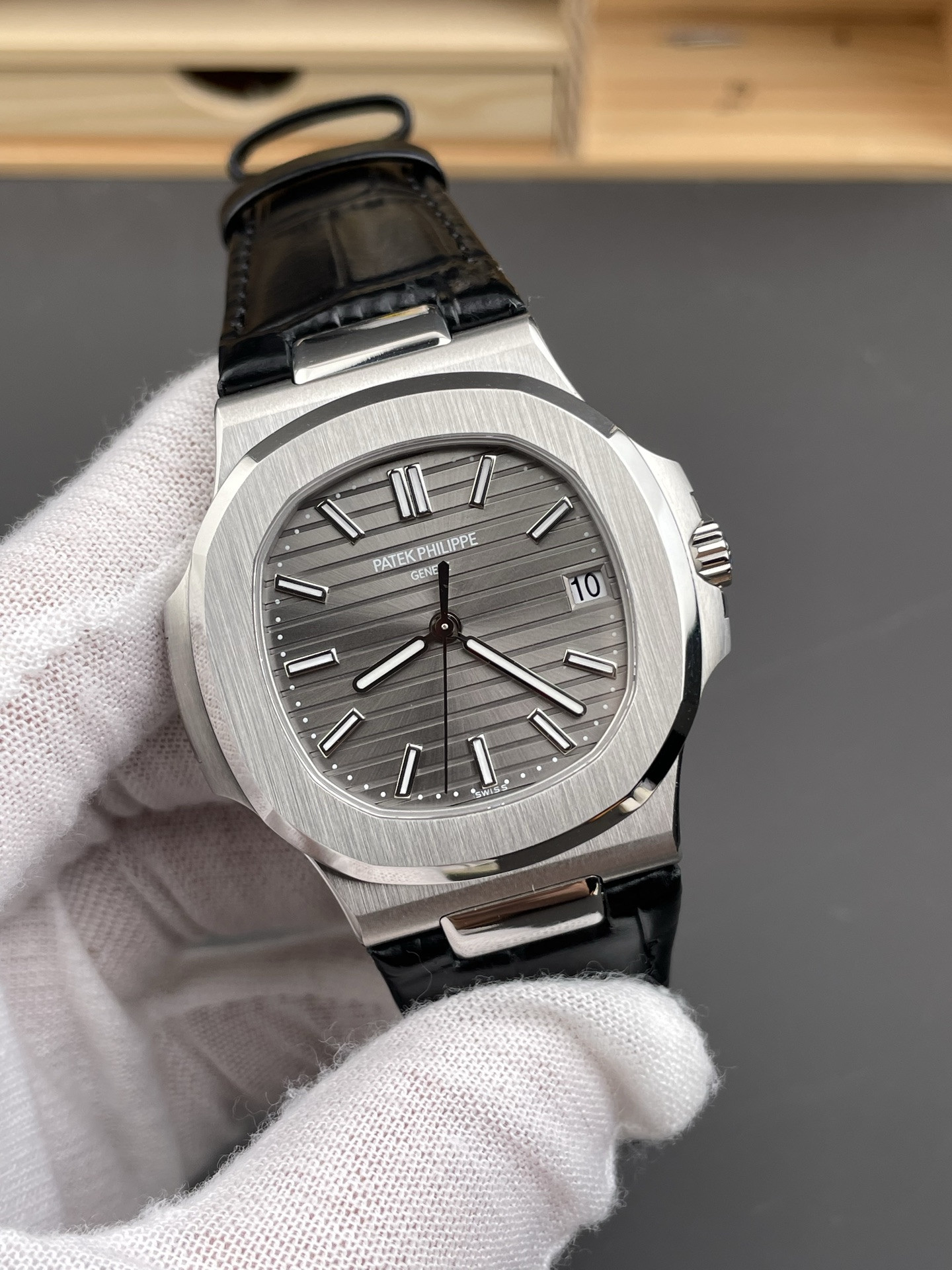Nautilus 5711G Grey Dial Leather Stra