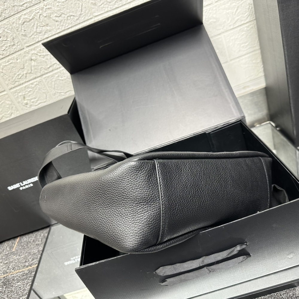 Saint Laurent Le 5 À 7 Bea In Grained Leather Black 50Cm 763435Aaduu1000