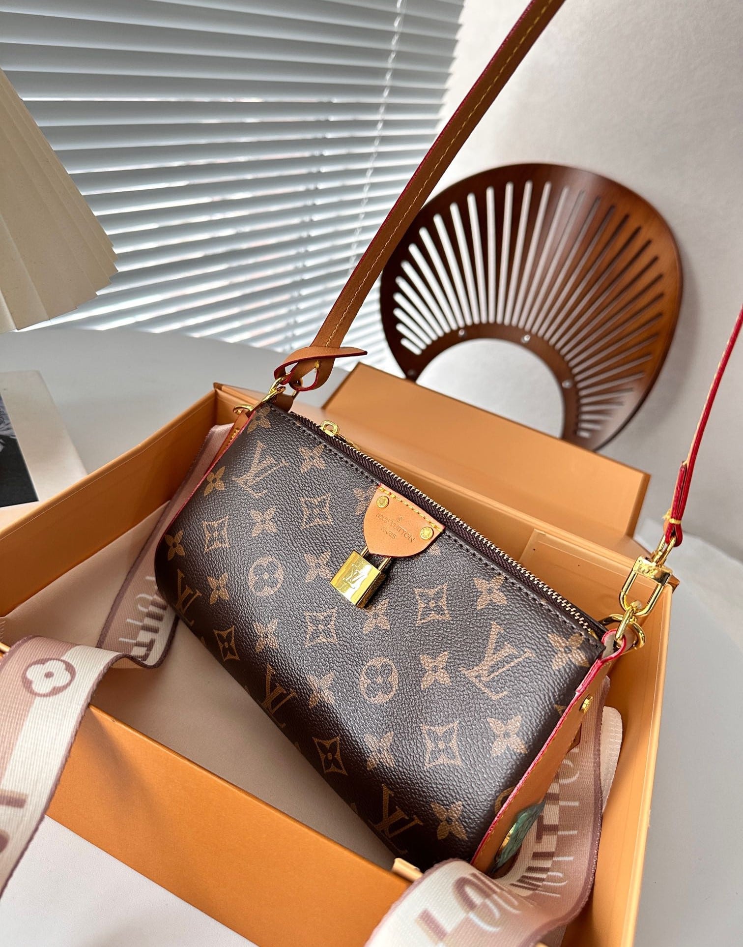 Louis Vuitton Pochette Tirette Monogram Canvas 23Cm M47123
