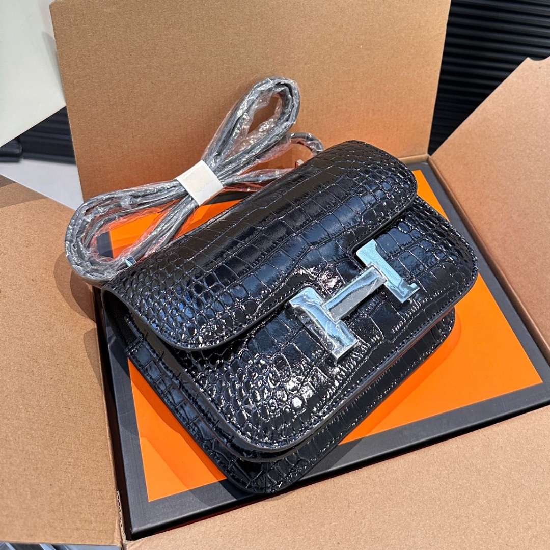 Hermès Mini Constance 19 Shiny Alligator Palladium Hardware Black 19Cm