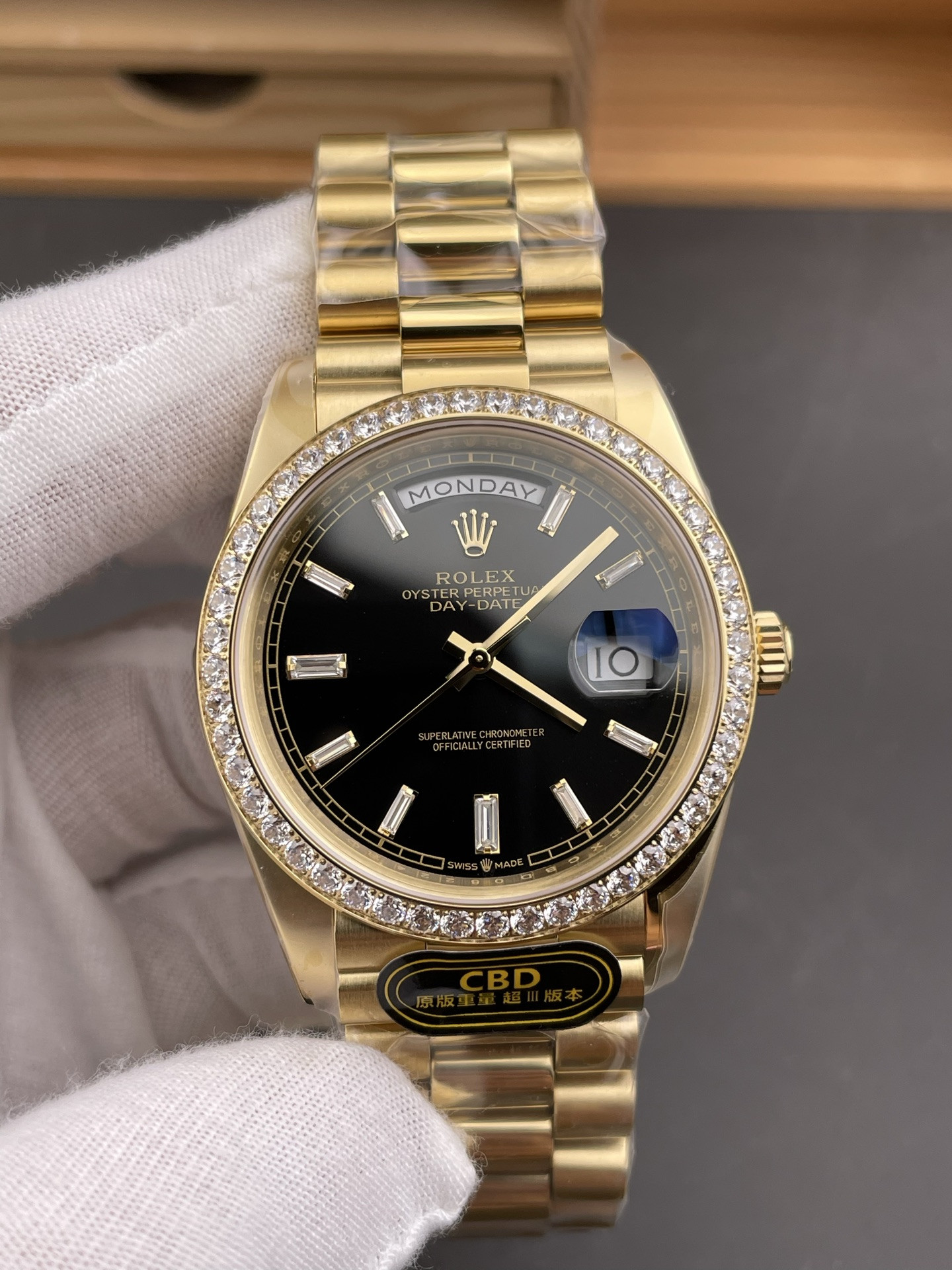 ay-Date Diamond Bezel Black Dial