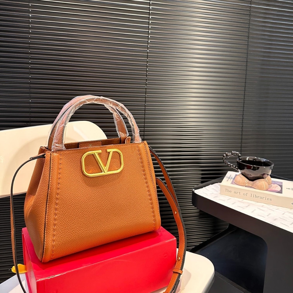 Valentino Garavani Alltime Handbag In Almond 26Cm 5W2B0Q18Imz Zg1