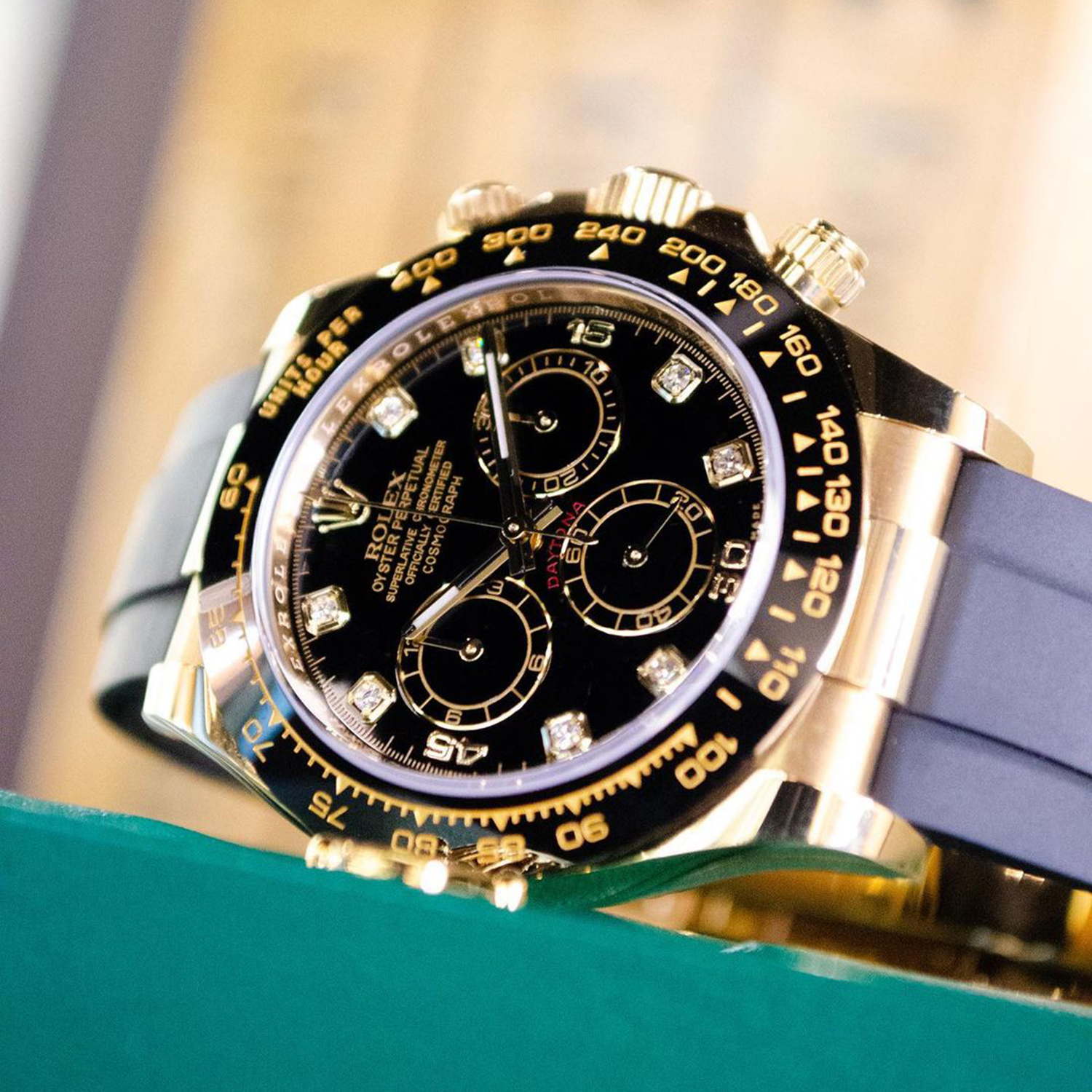 ​Rollie-The Crown Daytona Yellow Gold Black-Diamond Oysterflex Strap 116518LN-0046