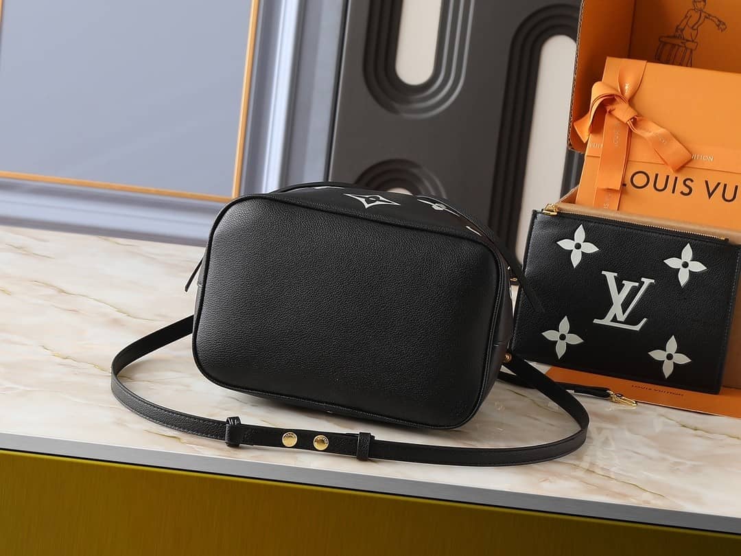 Louis Vuitton Néonoé MM Black 25cm M45497