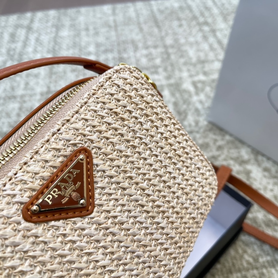 Prada Crochet And Leathe Pouch Bag Natural 18Cm 1Nr025 2Cyc F0018