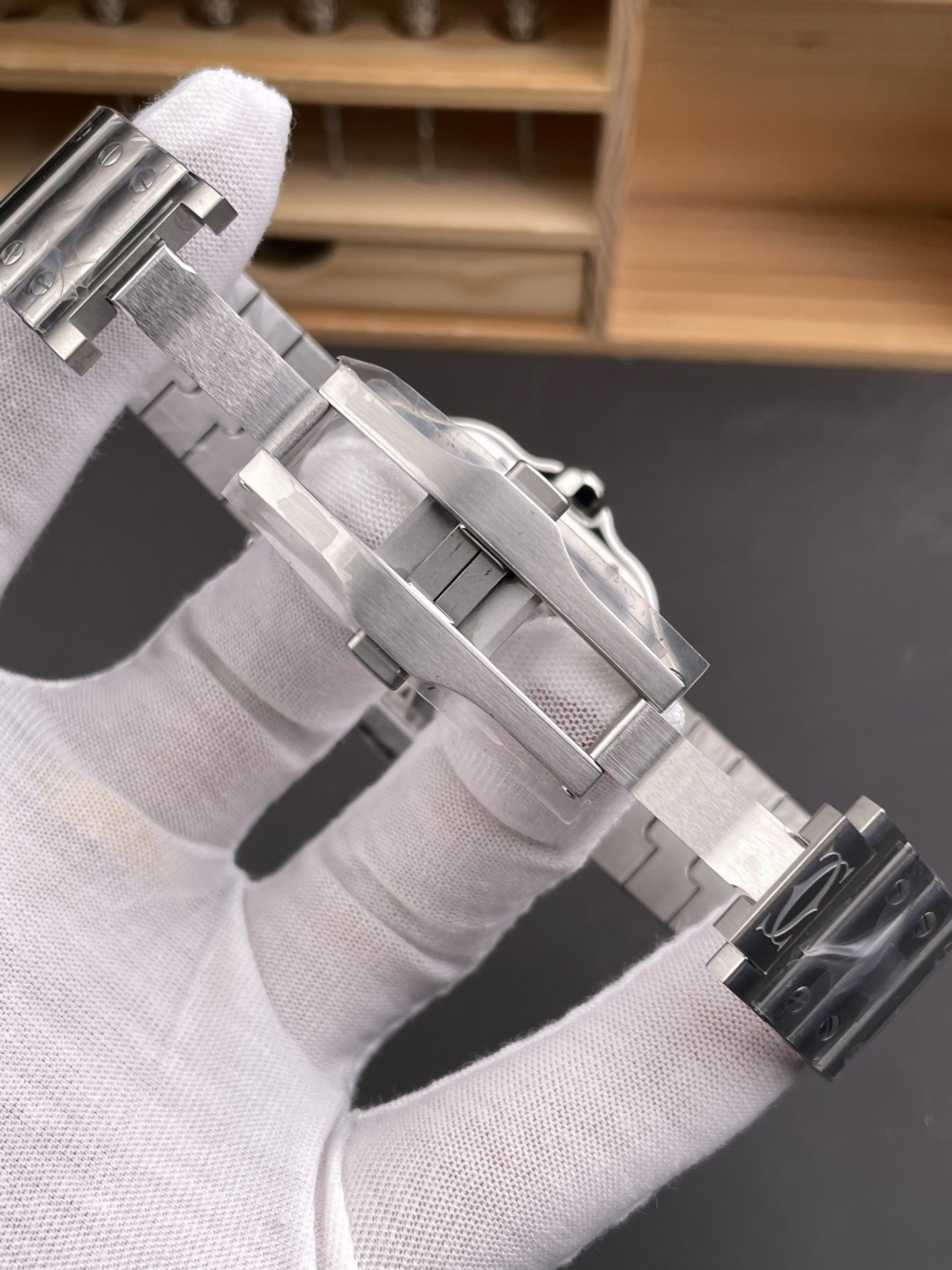 Santos Skeleton White Case