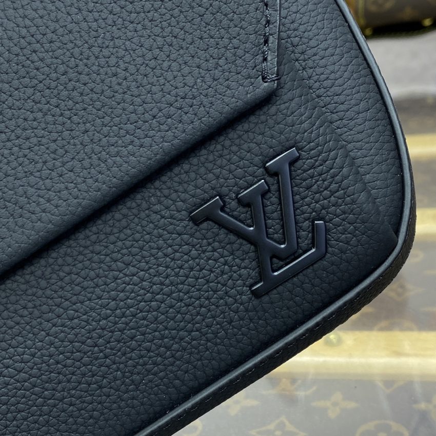 Replica Louis Vuitton Pilot Wearable Wallet Black