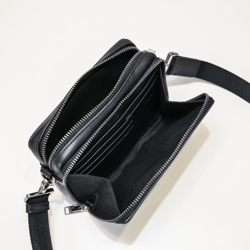 Replica Dior Zipped Pouch Diamond Black