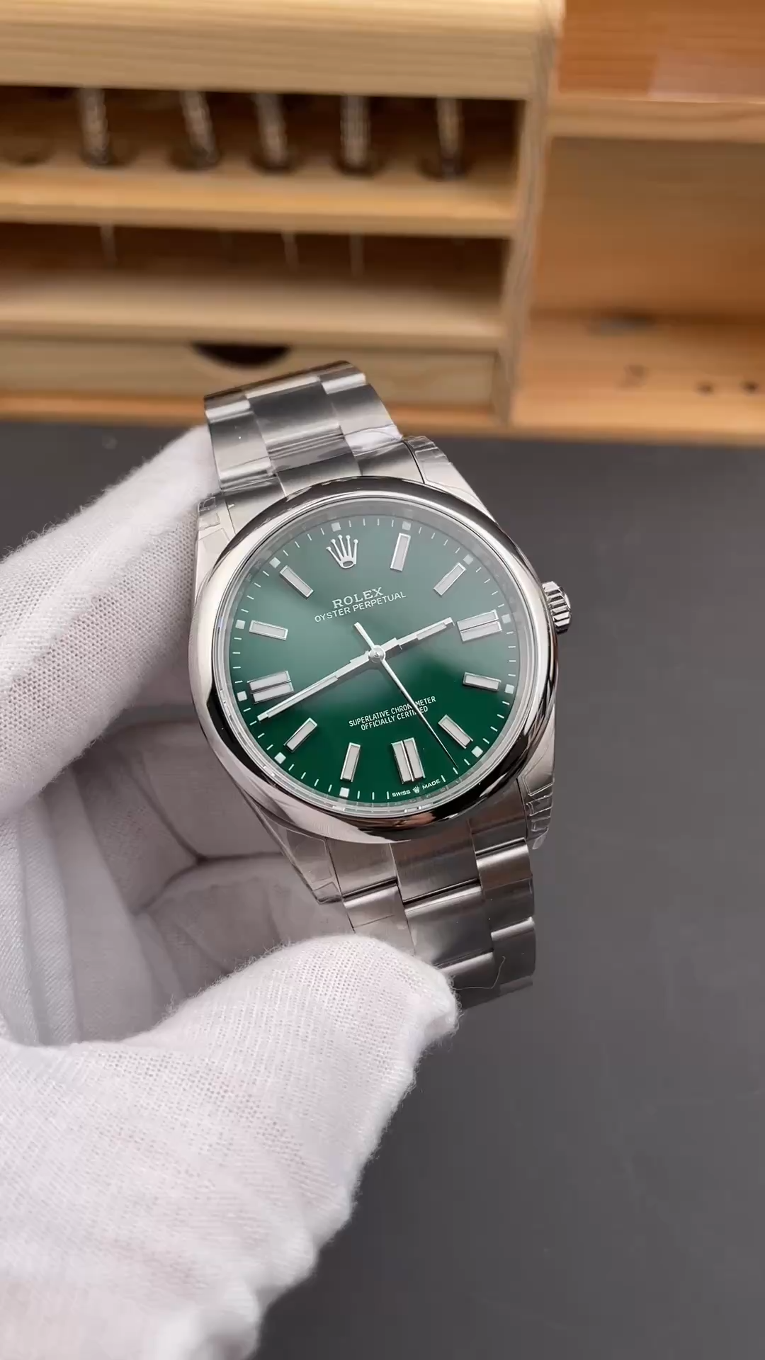 Rolex Oyster Perpetual 41 Green Dial 134300 0004 Men's Watch