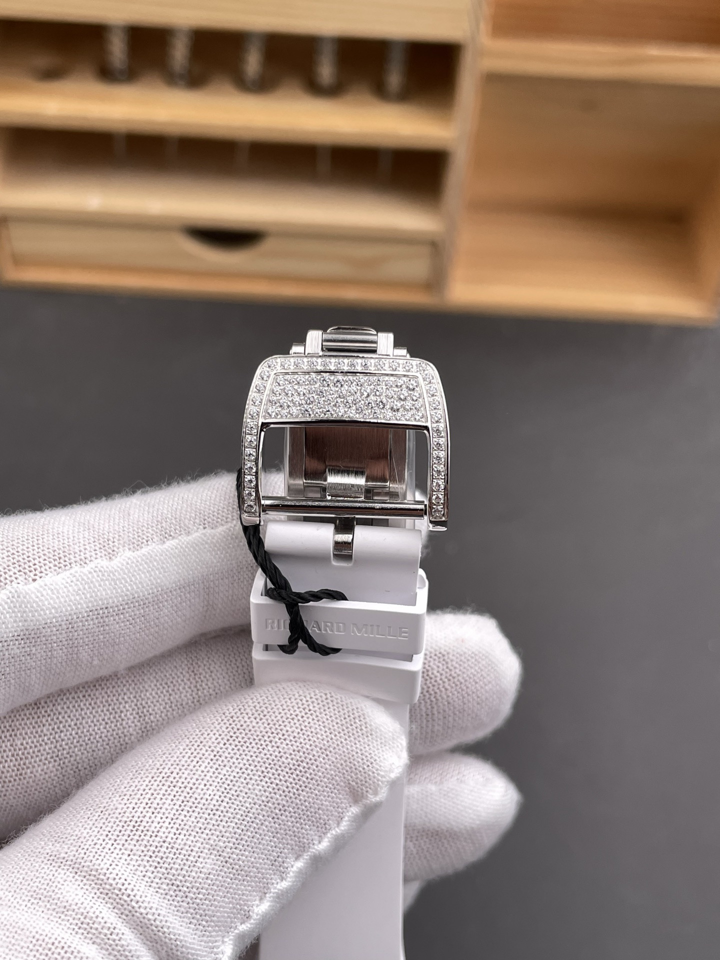 RM07-01 Snowflake Diamond Mother-of-Pearl Dial Red Lips