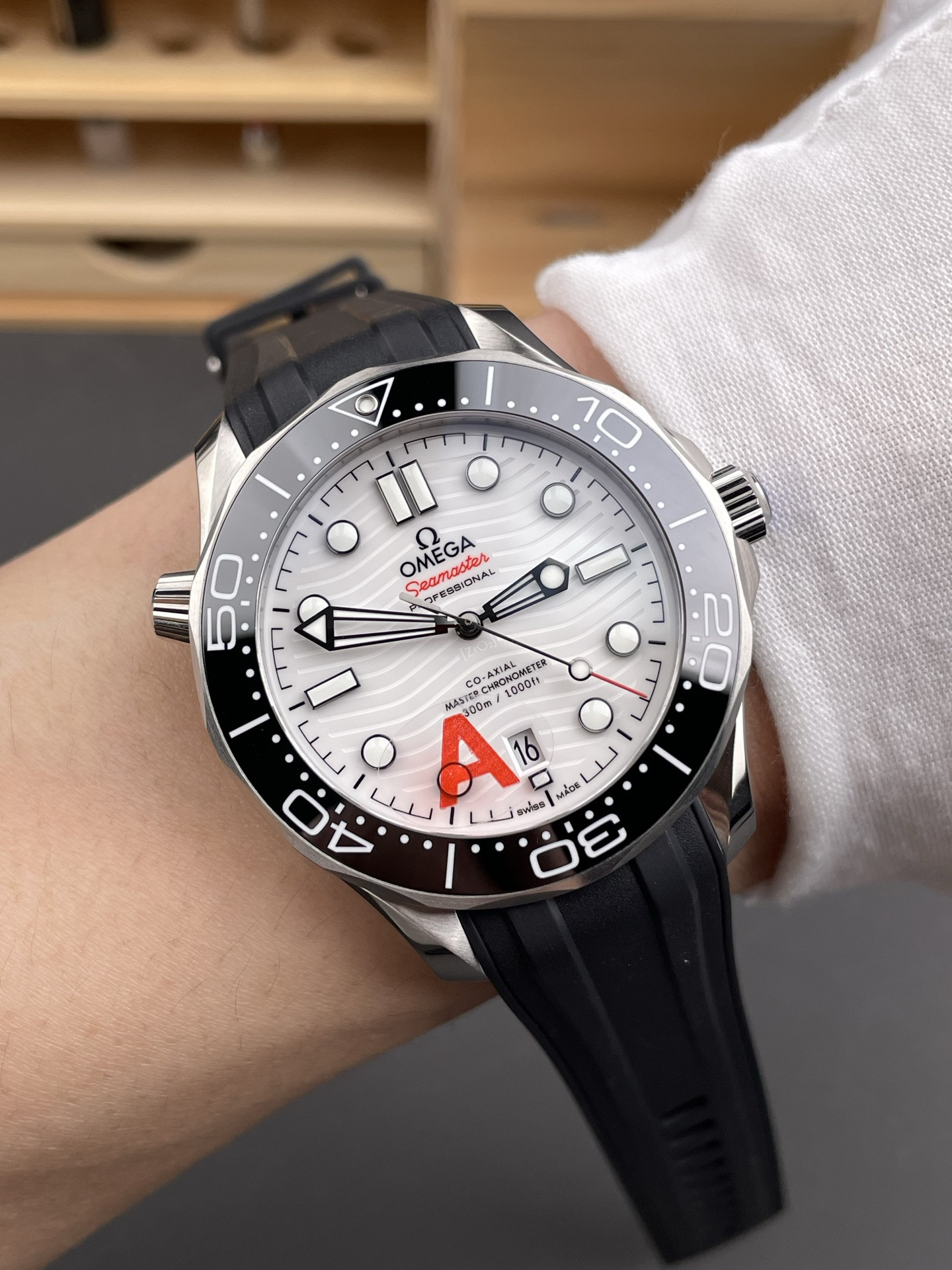 Seamaster 300 White Dial Black Rubber Strap V4 Version