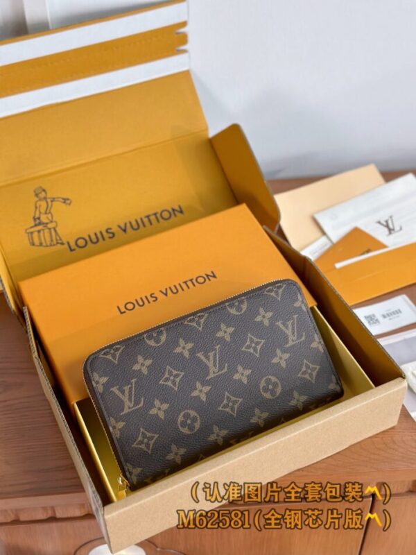 Louis Vuitton Zippy Wallet