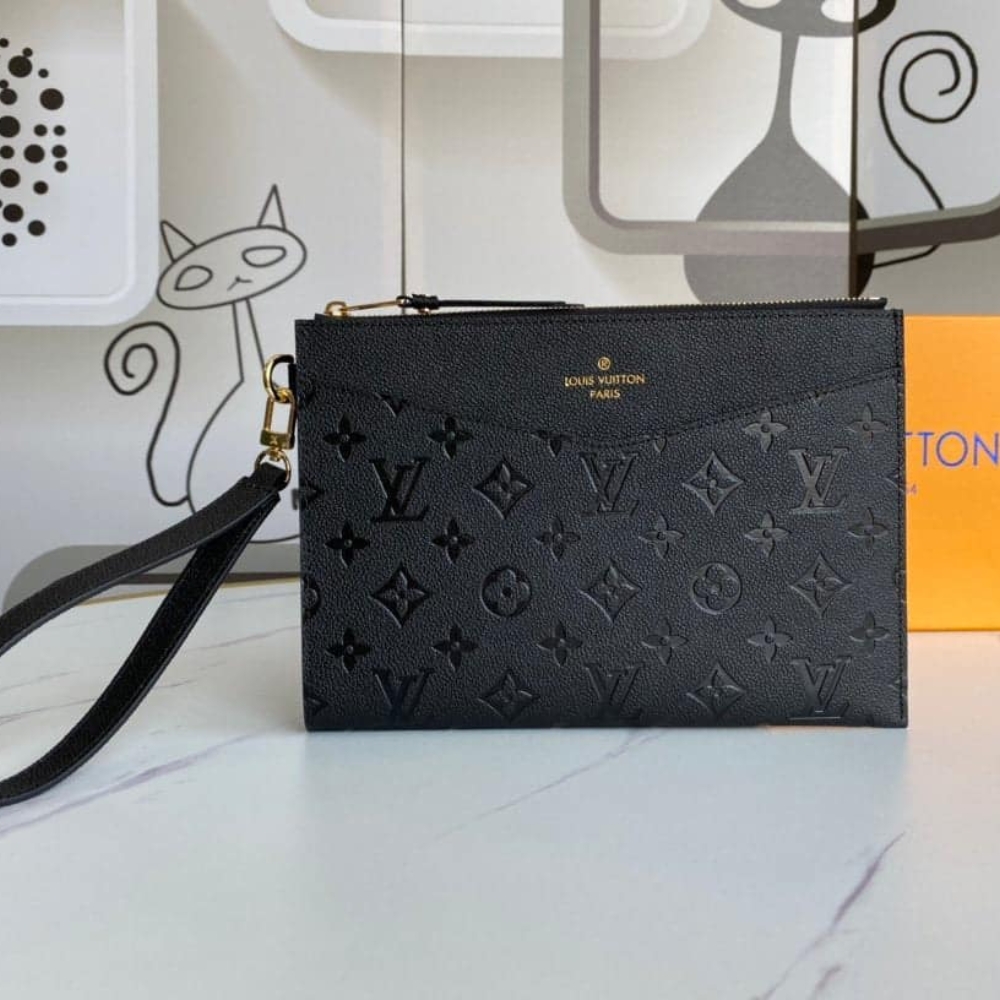 Louis Vuitton Daily Pouch Black 29Cm M62937