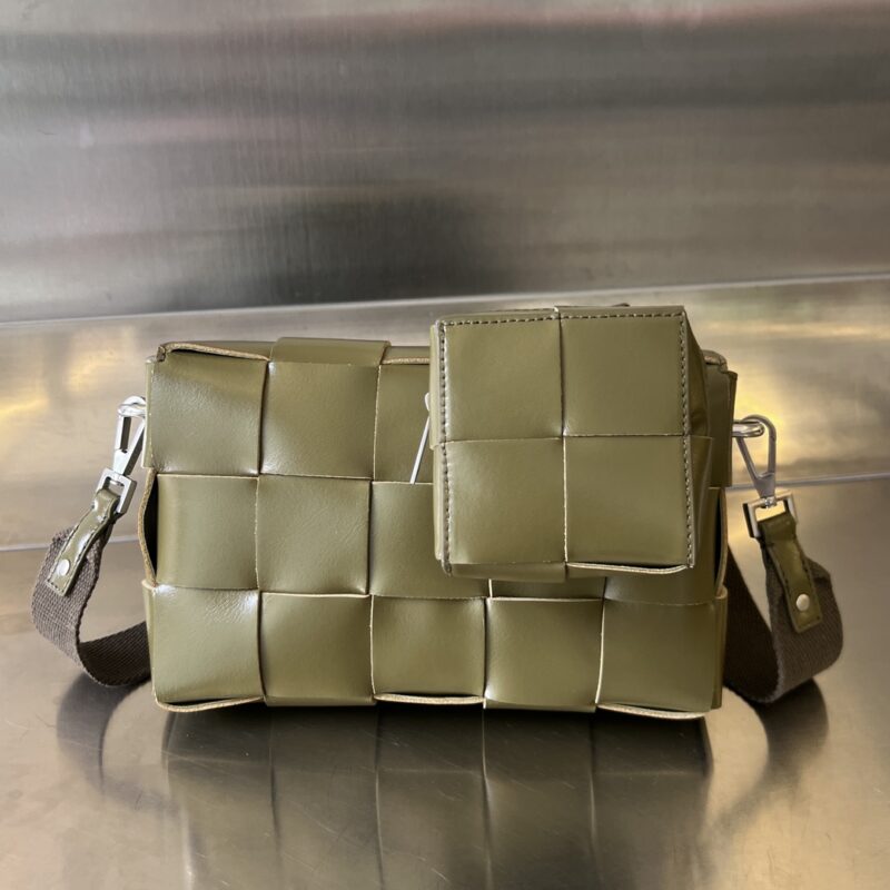 Replica Bottega Veneta Cassette With Versatile Strap