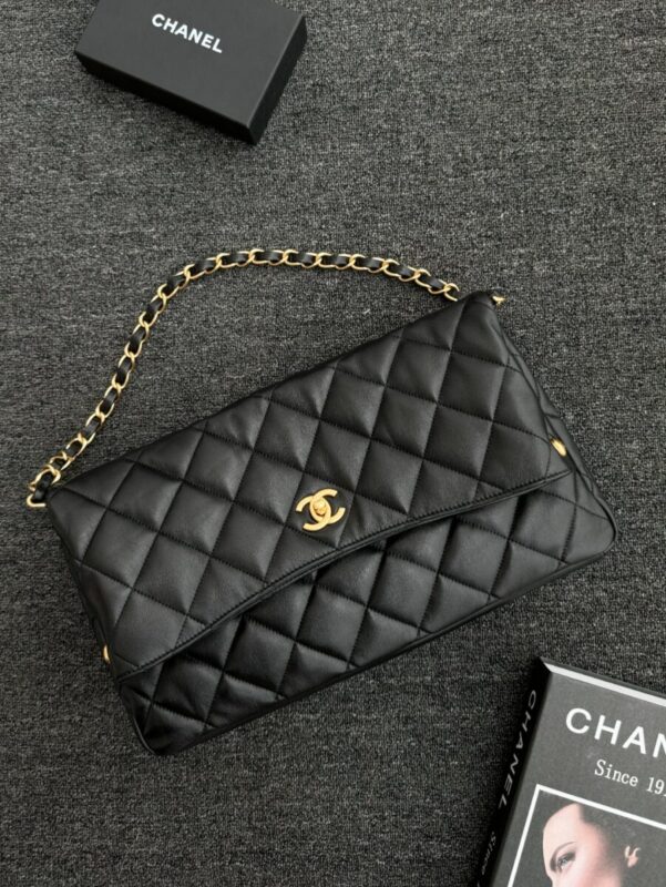 CHANEL 24p Hobo Underarm Bag