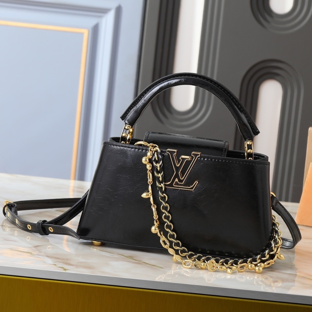 Louis Vuitton Capucines East West BB Black 26Cm M25492