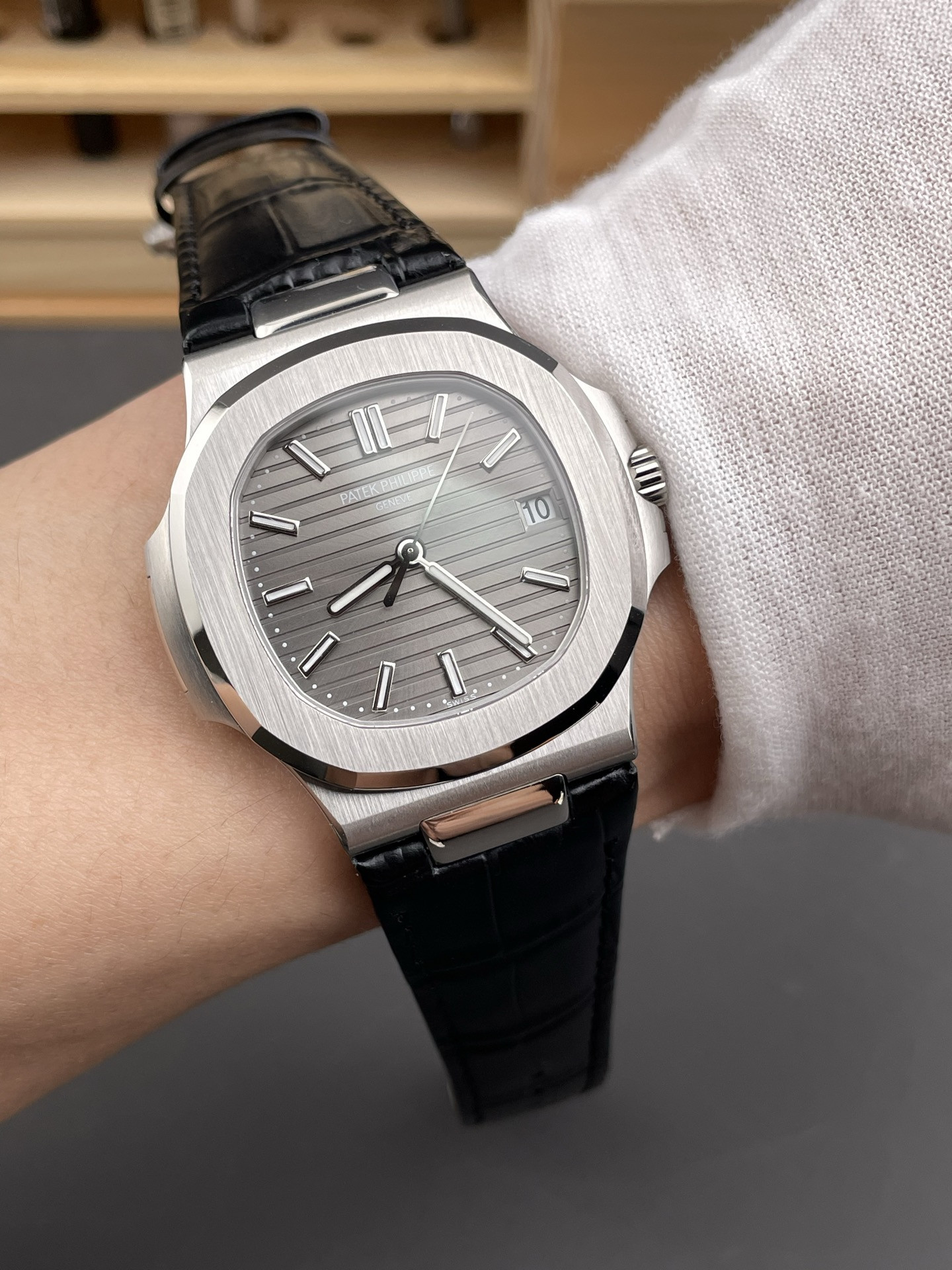 Nautilus 5711G Grey Dial Leather Stra