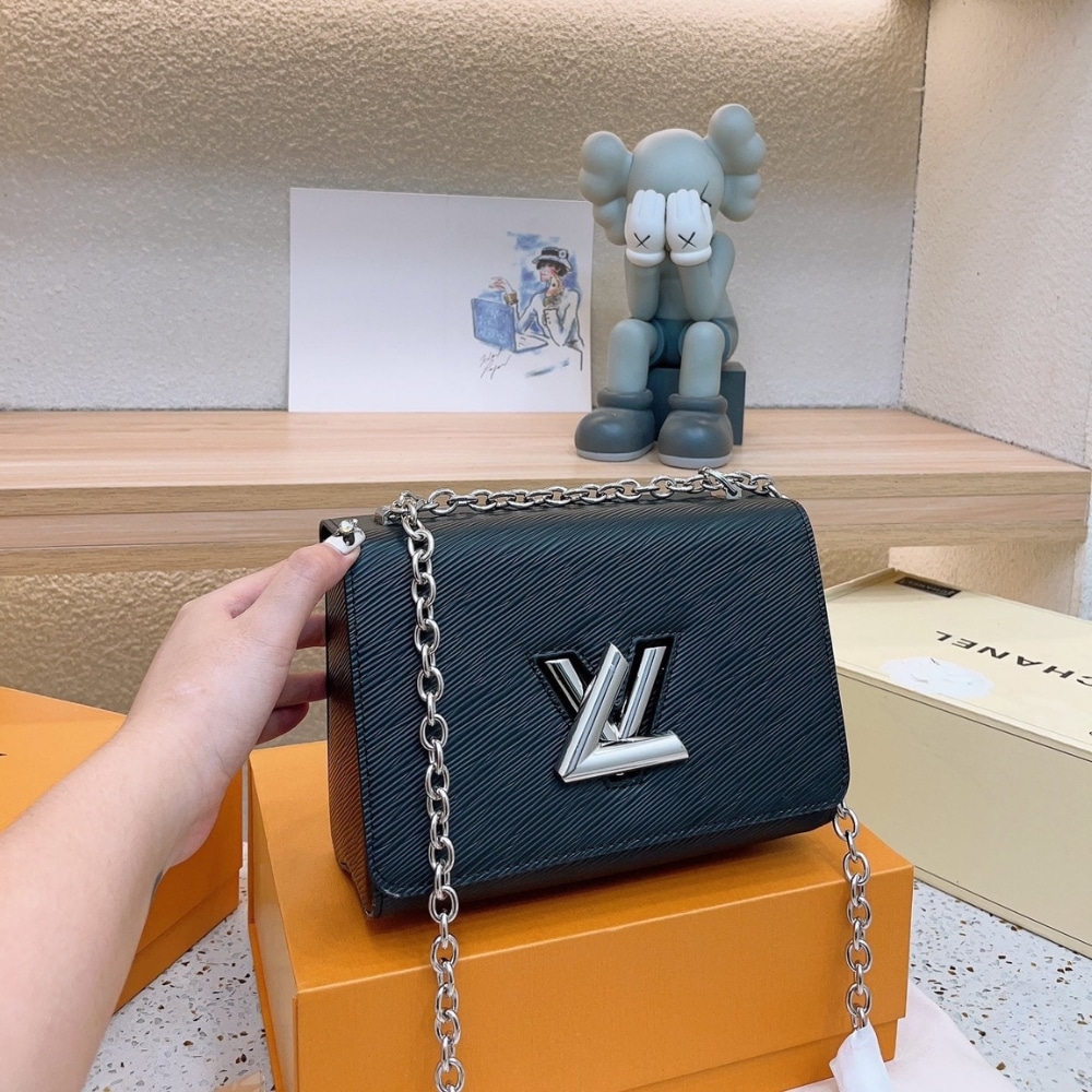 Louis Vuitton Twist MM Bag Black 23Cm M21110