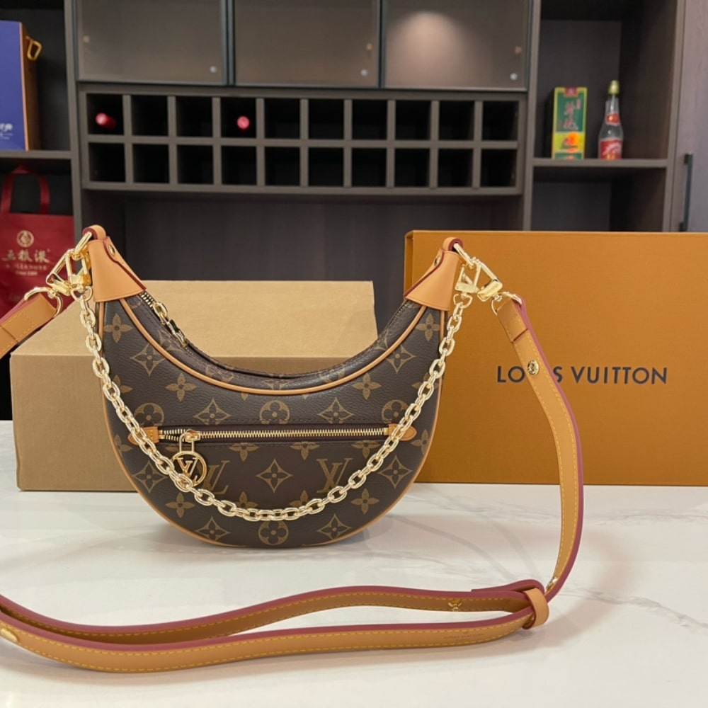 Louis Vuitton Loop Monogram Coated Canvas 22cm M81098