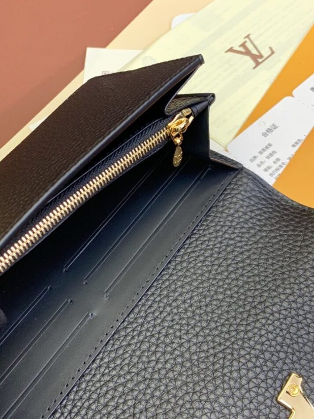 Louis Vuitton Capucines Long Black