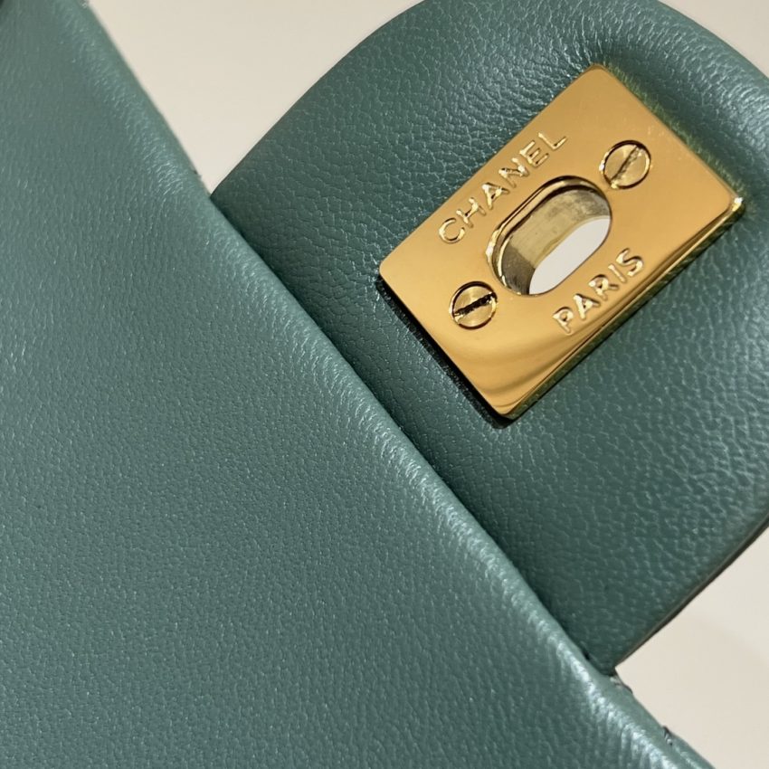 CHANEL Classic Flap 17cm Green
