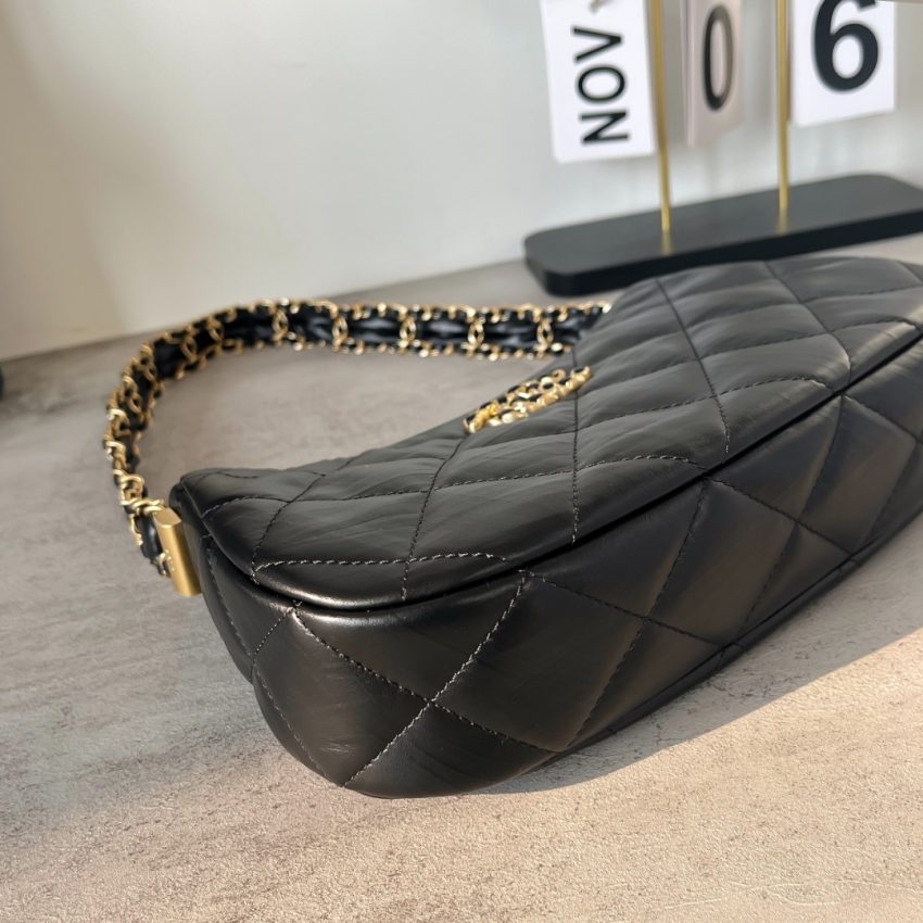 CHANEL 23k armpit bag small