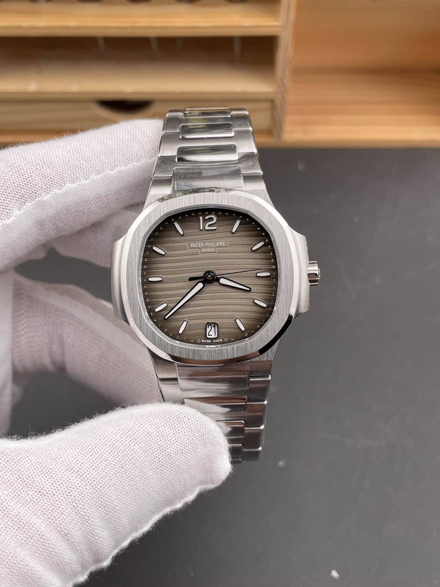 Nautilus 7118 Smoke Grey Dial