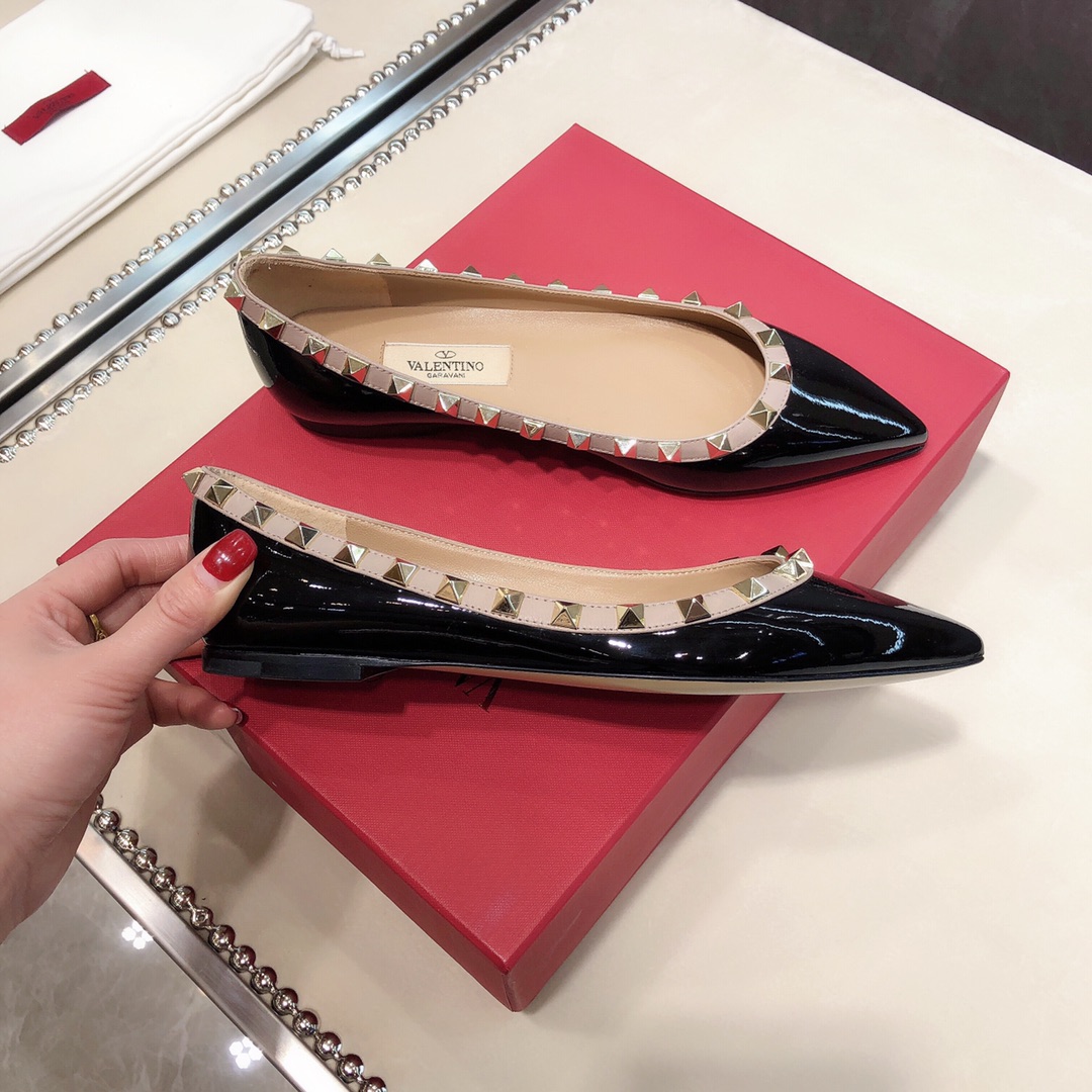 VALENTINO PATENT ROCKSTUD BALLET FLAT BLACK ZW2S0403VNWN91