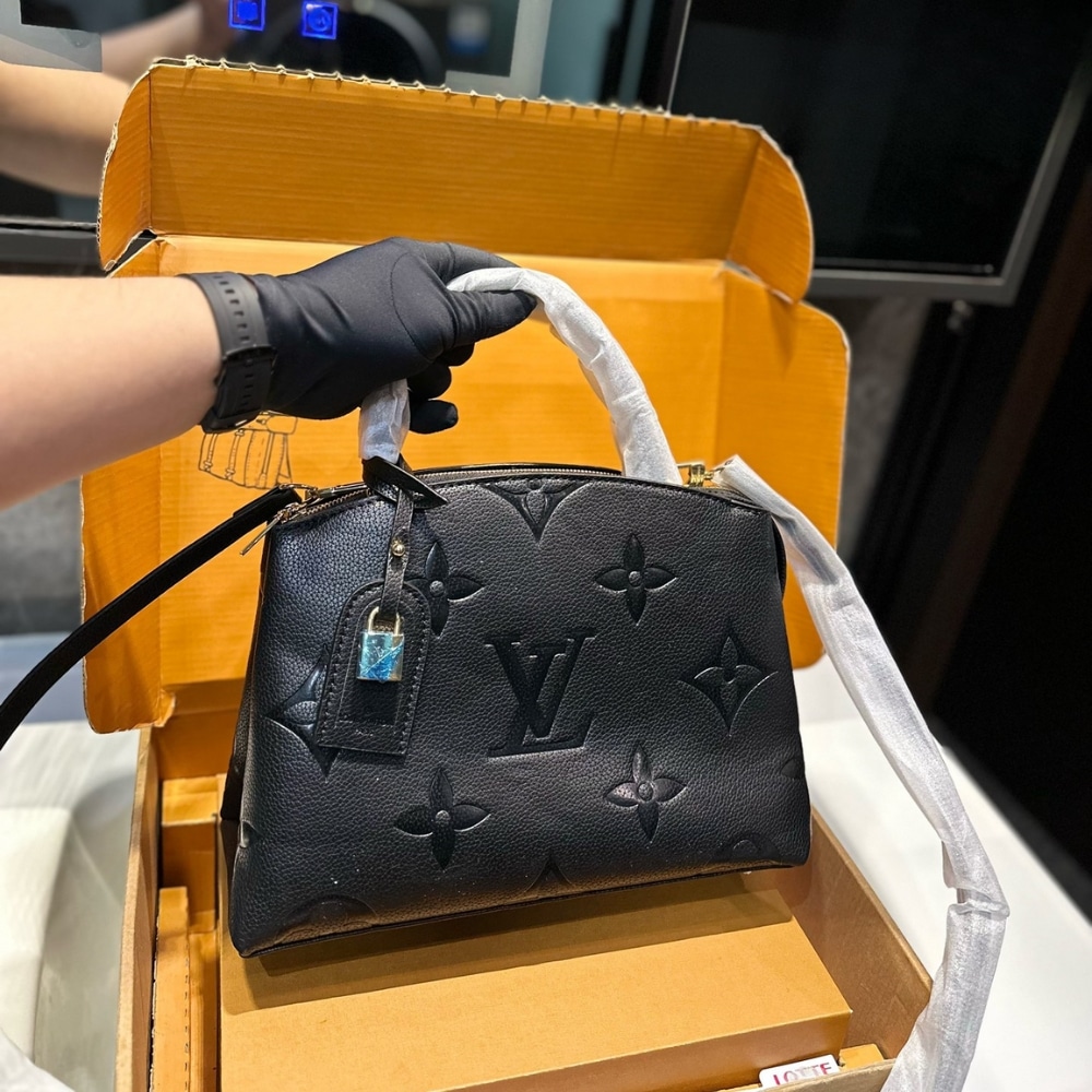 Louis Vuitton Grand Palais Bag Black 34Cm M45811
