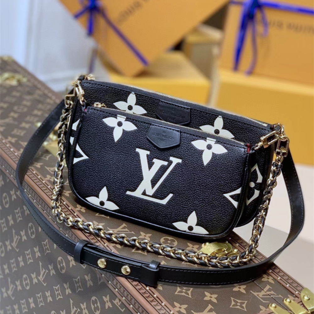 Louis Vuitton Multi Pochette Accessoires Black 25Cm M45777