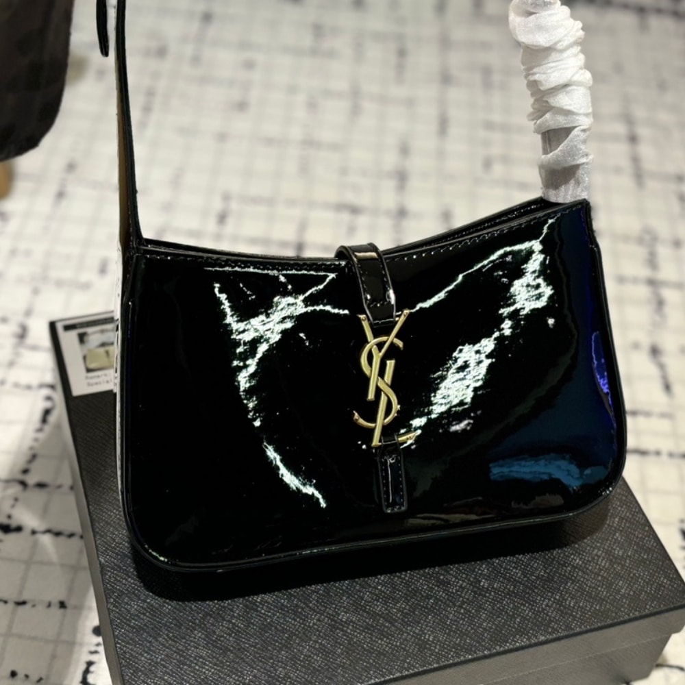 Saint Laurent Le 5 A 7 Patent Hobo Bag In Shiny Leather Black 25Cm