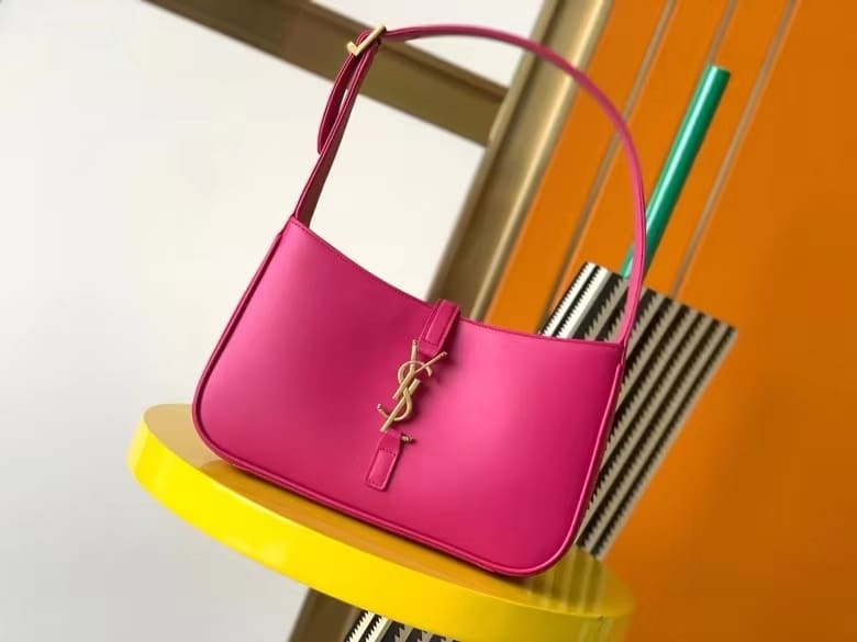 Saint Laurent Le 5 À 7 Hobo Bag In Smooth Leather Pink 25Cm