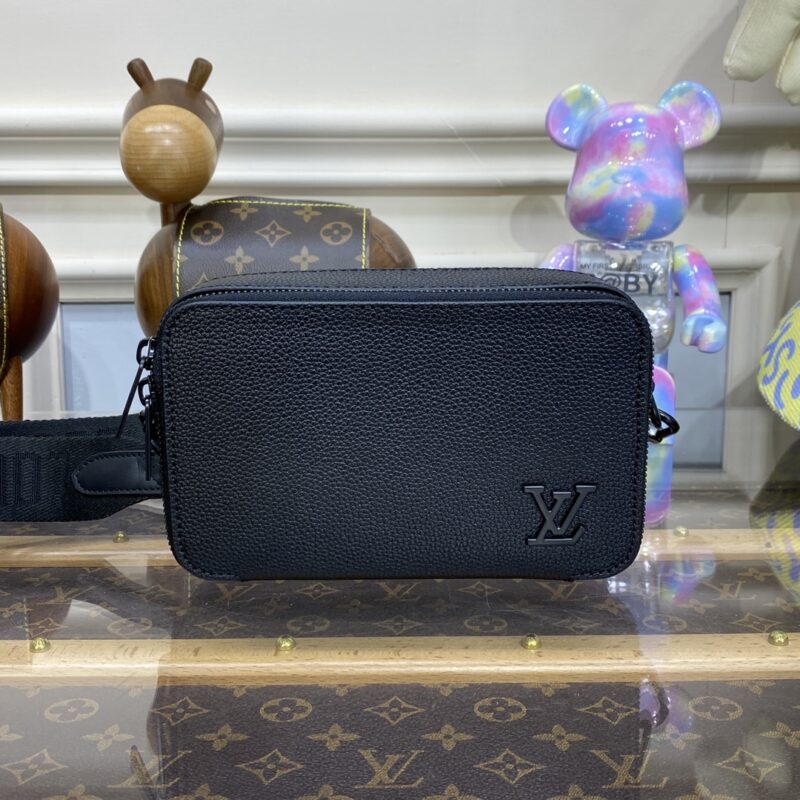 Replica Louis Vuitton Alpha Messenger Black