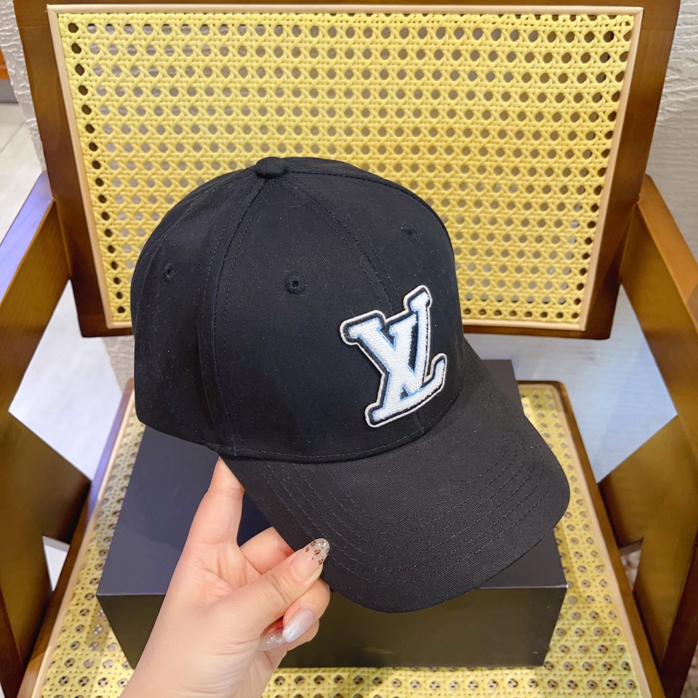 Louis Vuitton Lv Signature Baseball Cap Black M7319l