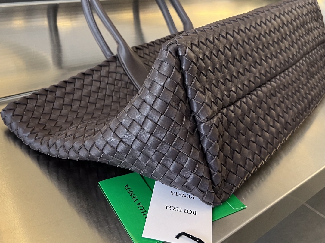 Replica Bottega Veneta Cabat Tote Large
